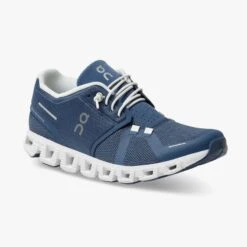 'On Running' Women's Cloud 5 - Denim / White -Dansko Shop 59.98901 cloud 5 ss22 denim white w g6 1024x1024@2x